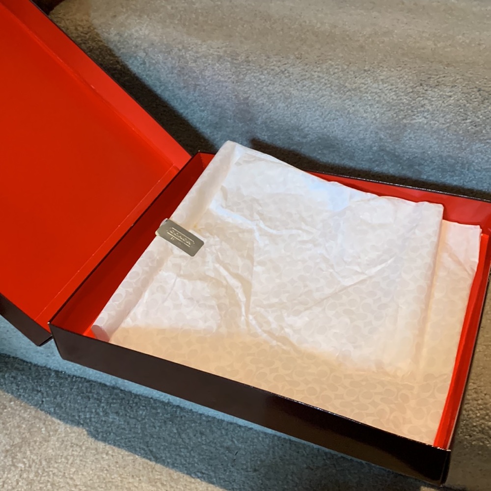 BRAND NEW NEVER USED COACH Computer Bag with zipper. - Picture 8 of 10